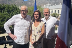 Sophie-Bel-Consule-generale-de-France-au-Cap-entoure-de-Michel-et-Hubert