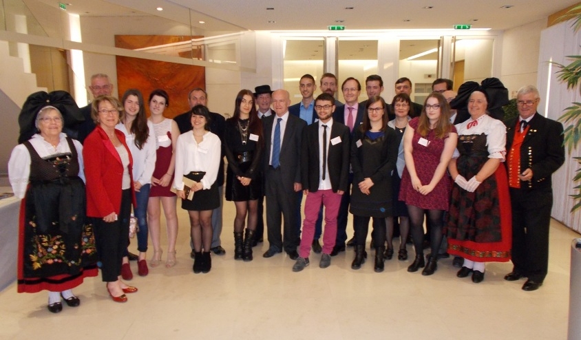 AGAL-Paris-20.04.16-remise-de-bourse-photo-de-groupe_2